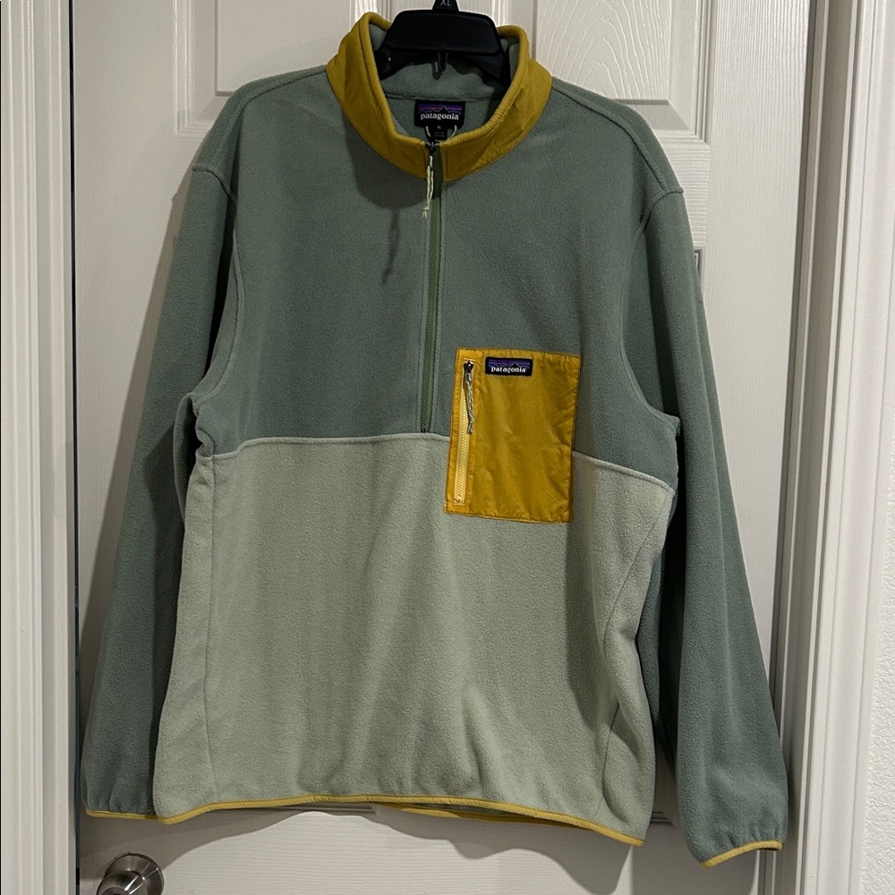 Patagonia Men's Two-Tone Green and Yellow Zip-Up Sweater